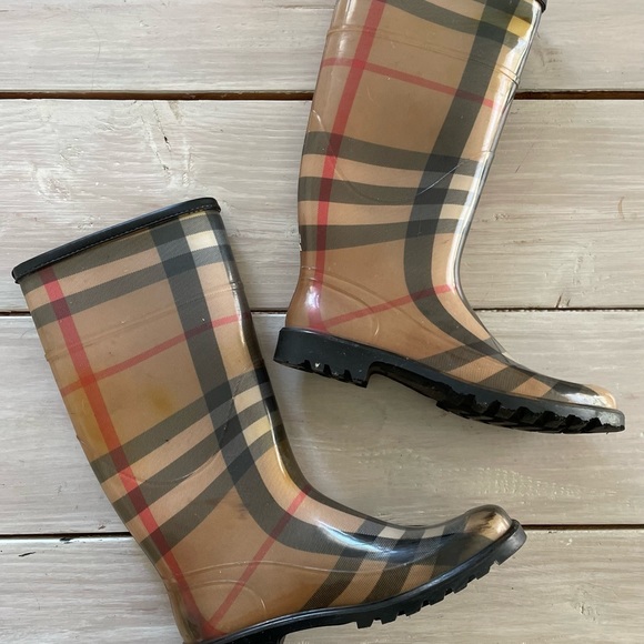 Burberry Rainboots. Only worn a few times. - Picture 3 of 6